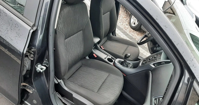 Opel Astra cena 24500 przebieg: 220000, rok produkcji 2012 z Milanówek małe 137